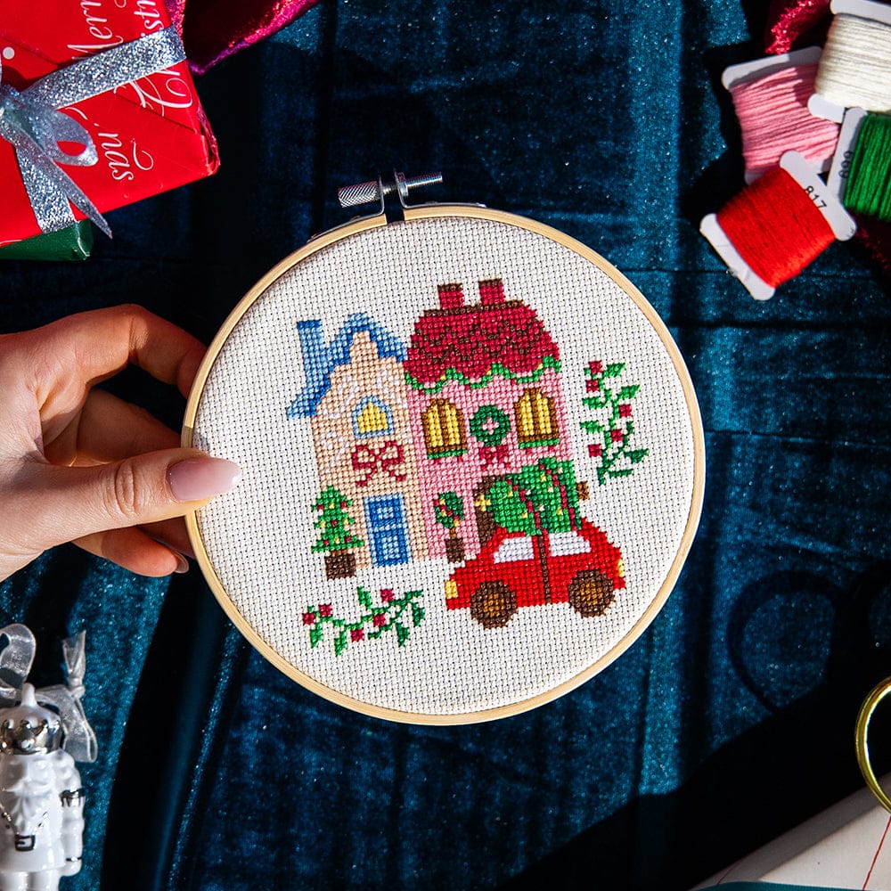 Craft Club Co CHRISTMAS STREET - Christmas Cross Stitch Kit