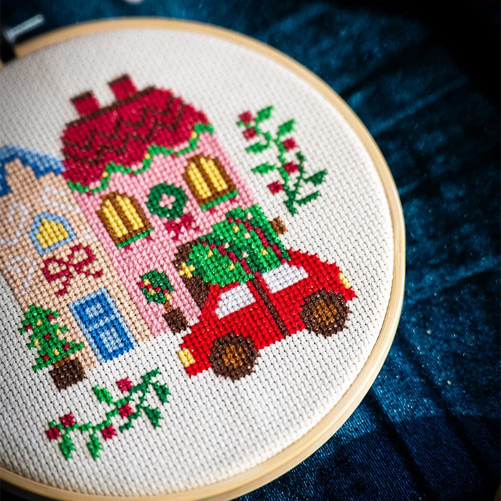 Craft Club Co CHRISTMAS STREET - Christmas Cross Stitch Kit