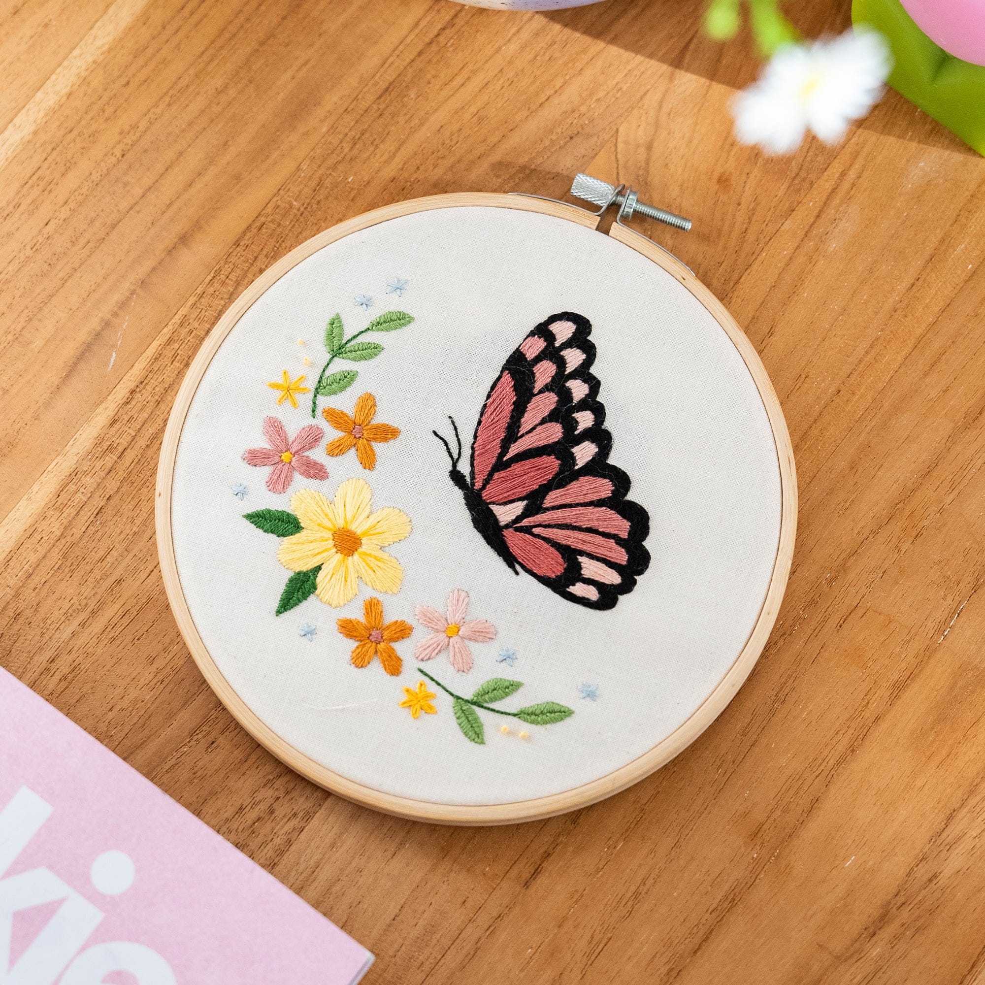 Craft Club Co BLUSHING BUTTERFLY - Embroidery Kit