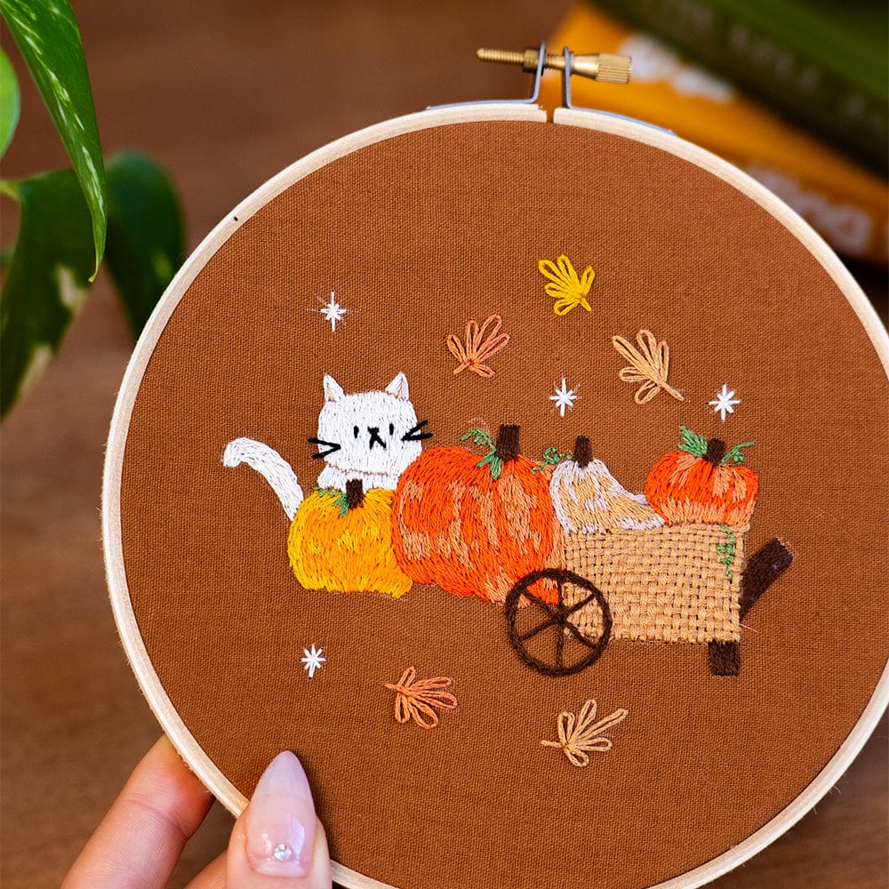 Craft Club Co CAT IN THE PATCH Embroidery Kit