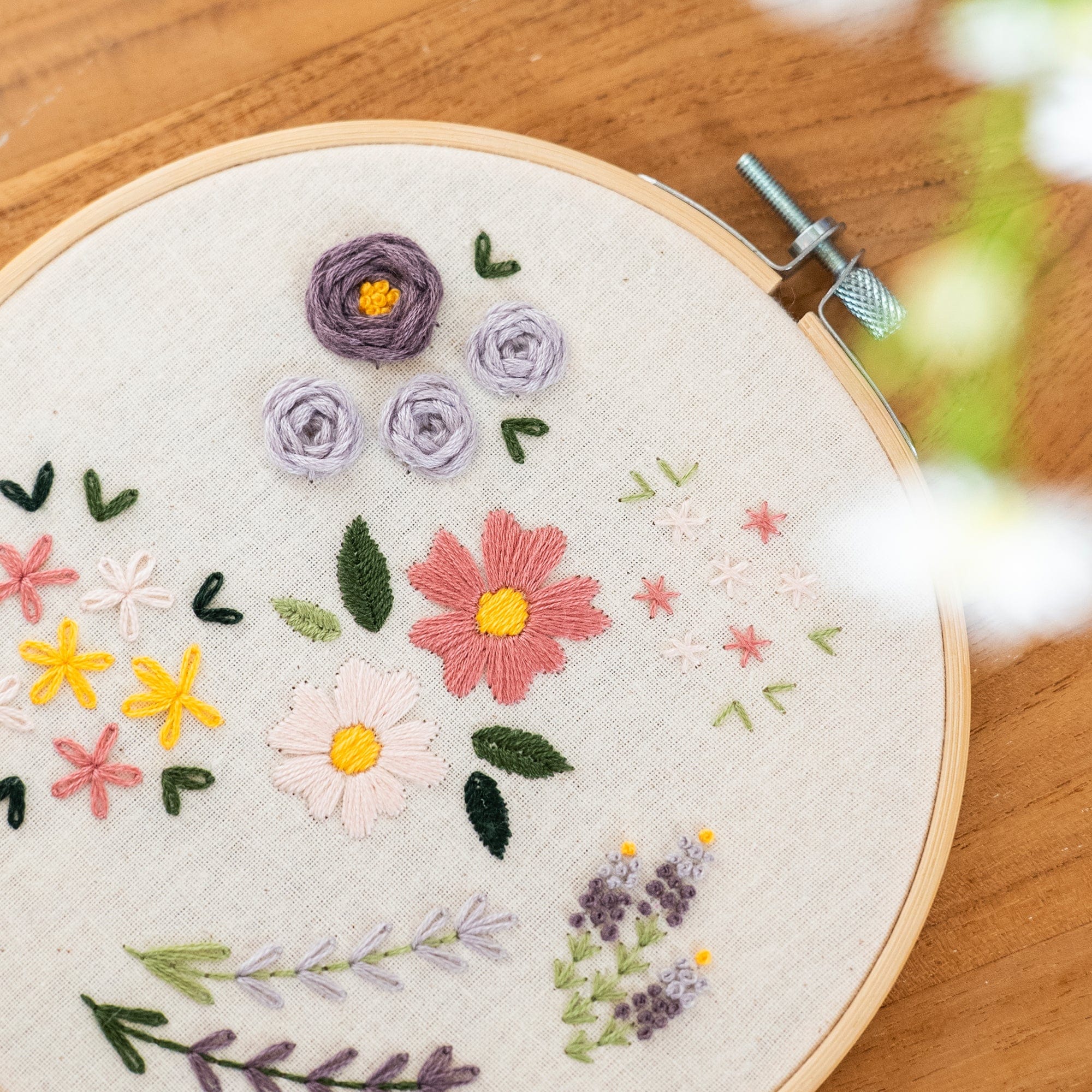 Craft Club Co DELUXE FLORAL SAMPLER - Embroidery Kit