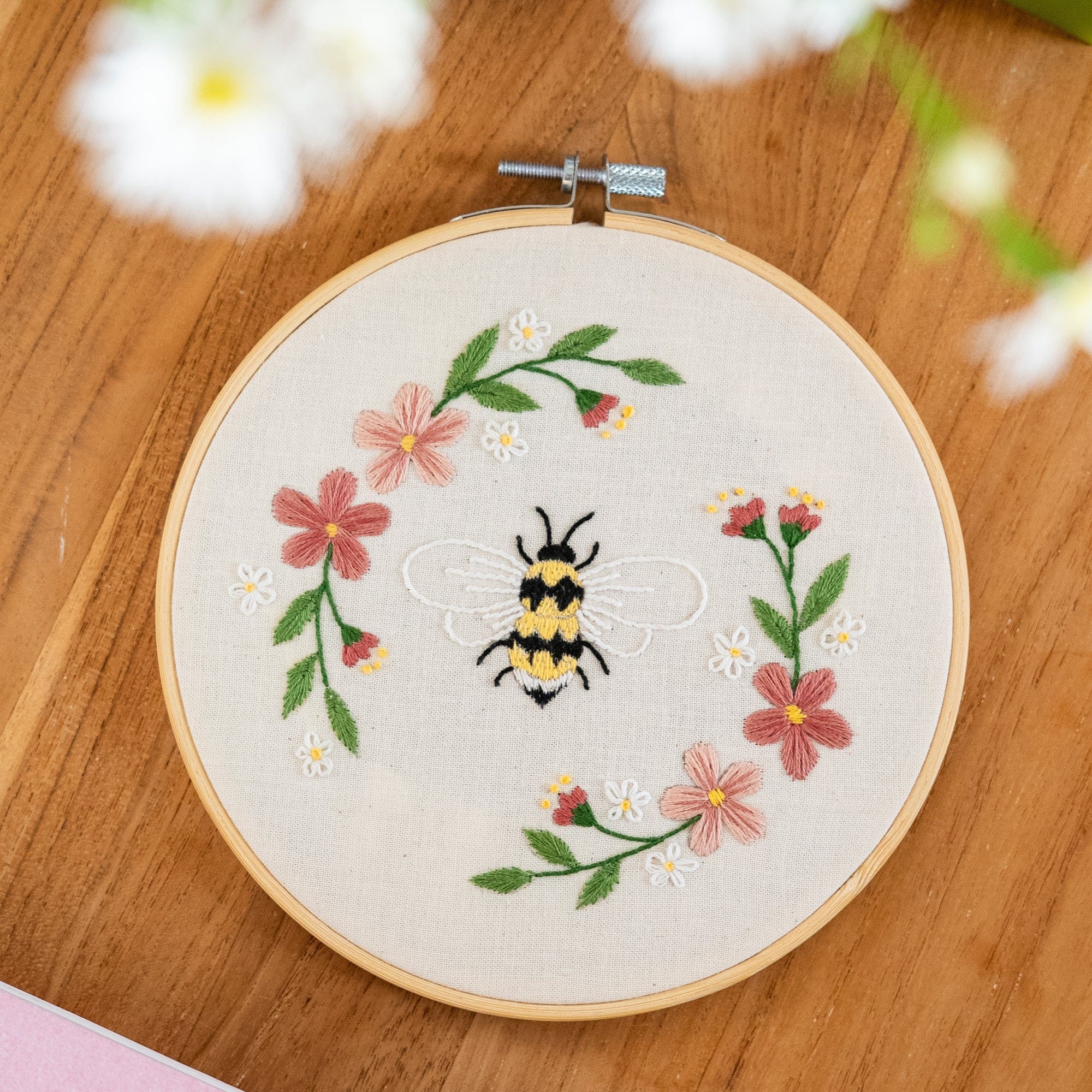 Craft Club Co HONEY BEE - Embroidery Kit