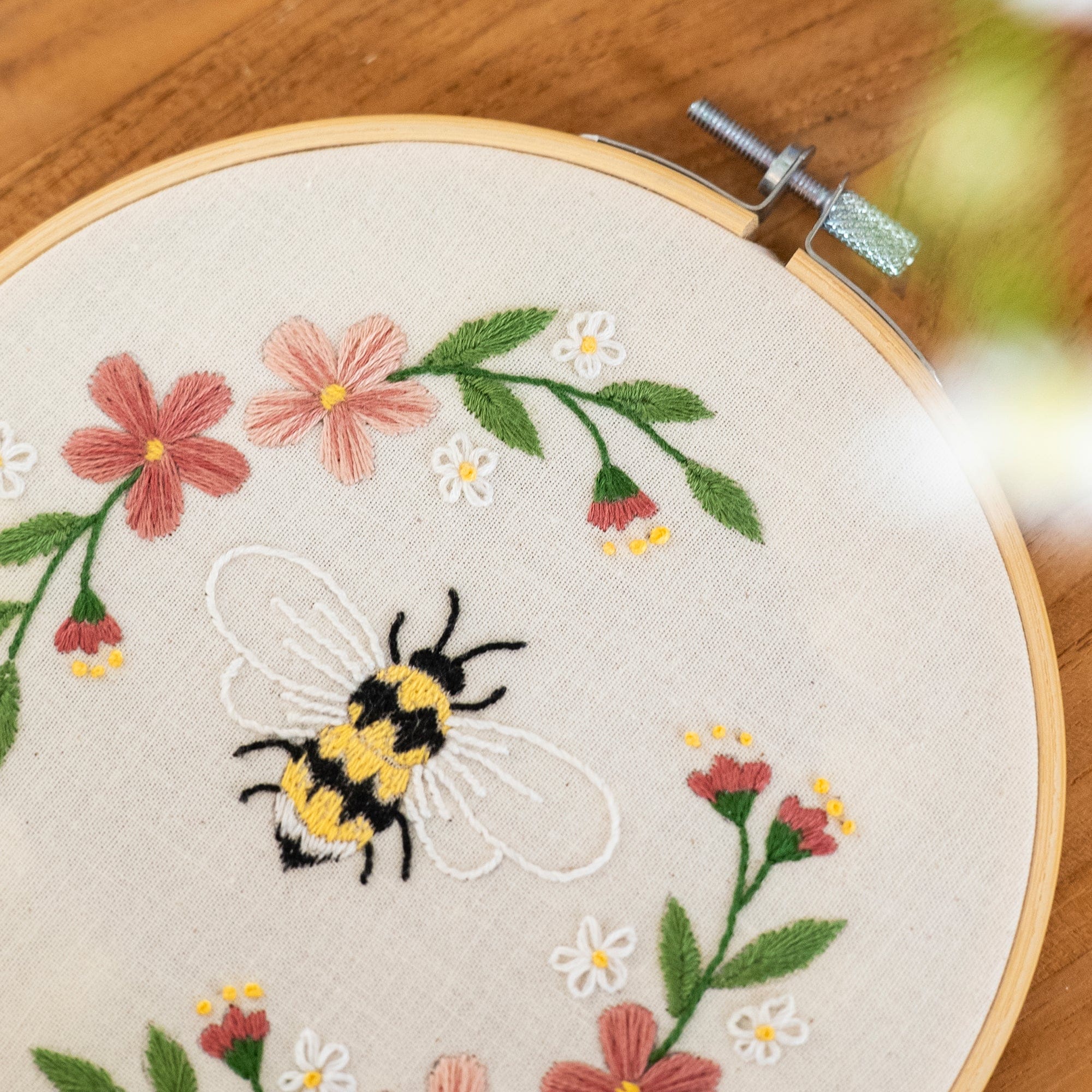 Craft Club Co HONEY BEE - Embroidery Kit