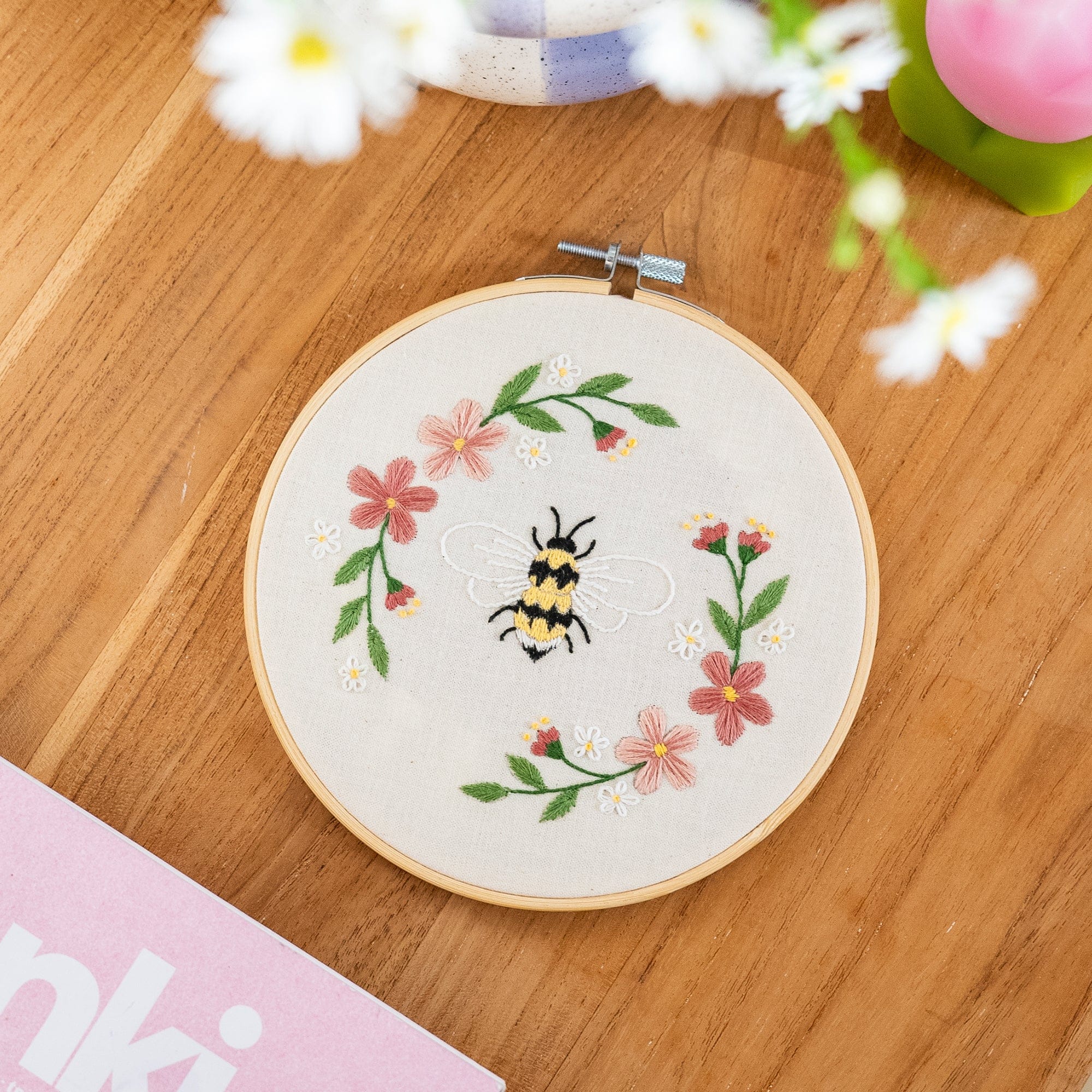 Craft Club Co HONEY BEE - Embroidery Kit