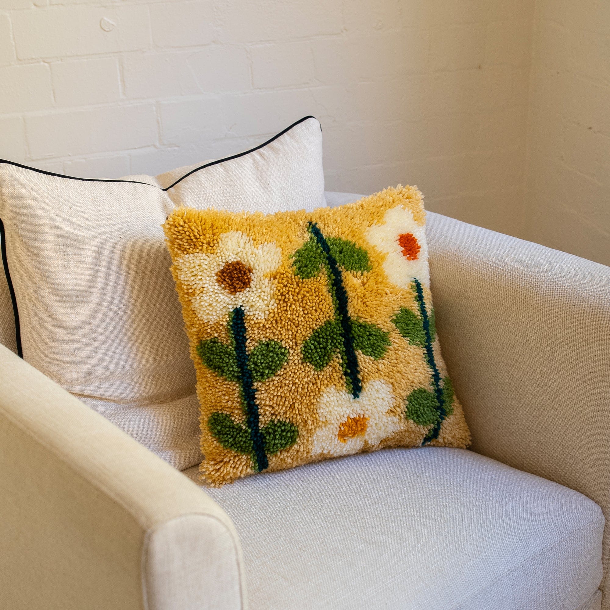 PICK OF THE BUNCH - EARTHY Latch Hook Cushion Kit | Craft Club