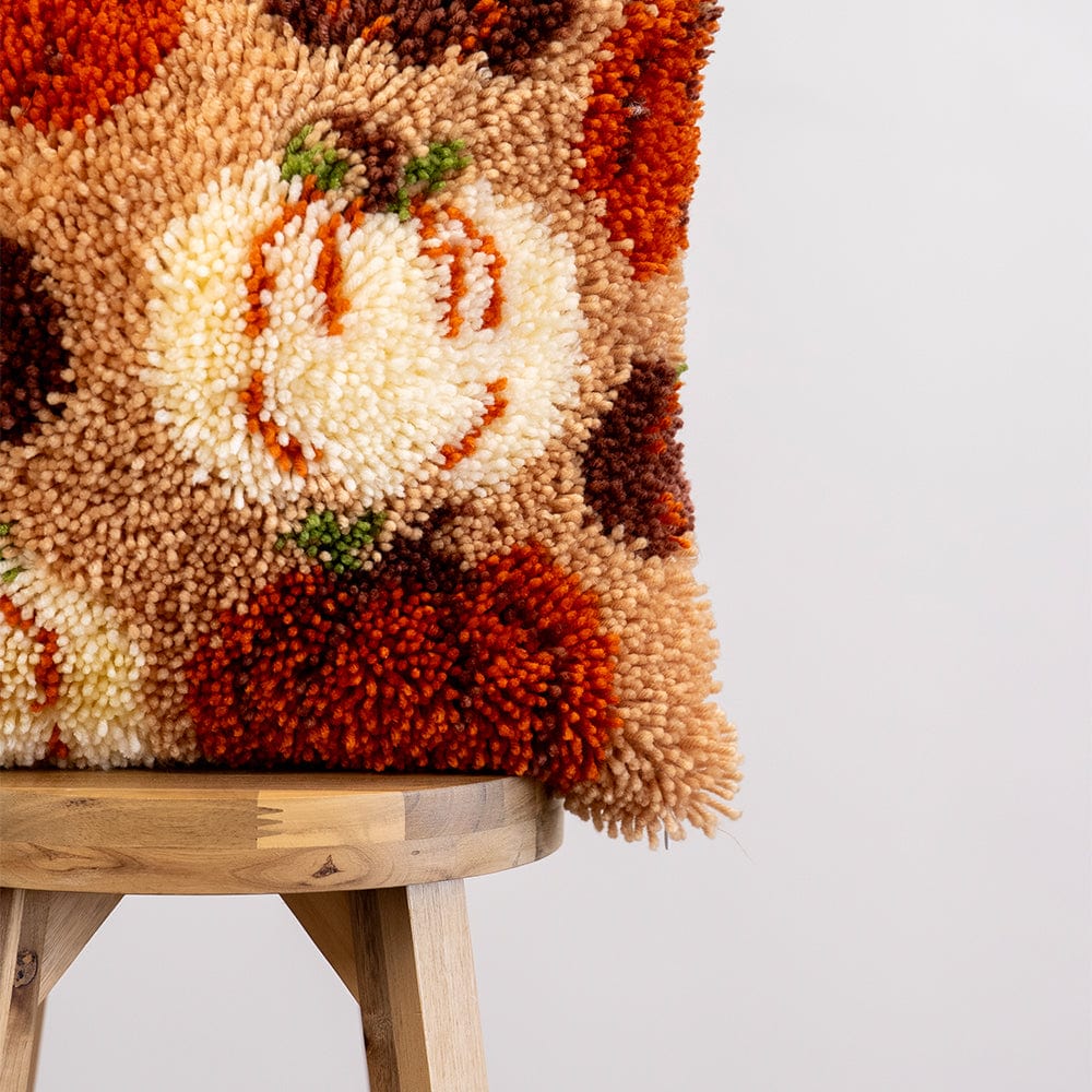 Craft Club Co PUMPKIN SPICE Latch Hooking Cushion Kit