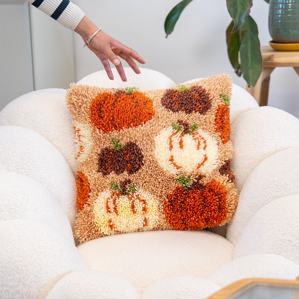 Craft Club Co PUMPKIN SPICE Latch Hooking Cushion Kit