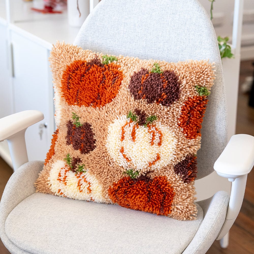Craft Club Co PUMPKIN SPICE Latch Hooking Cushion Kit