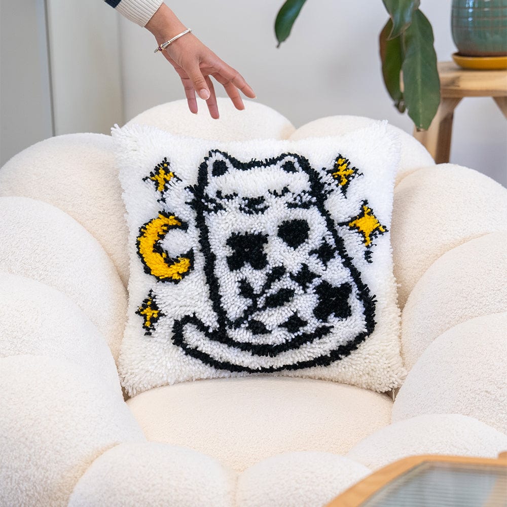 Craft Club Co PURR-FECTLY MAGICAL Latch Hooking Cushion Kit