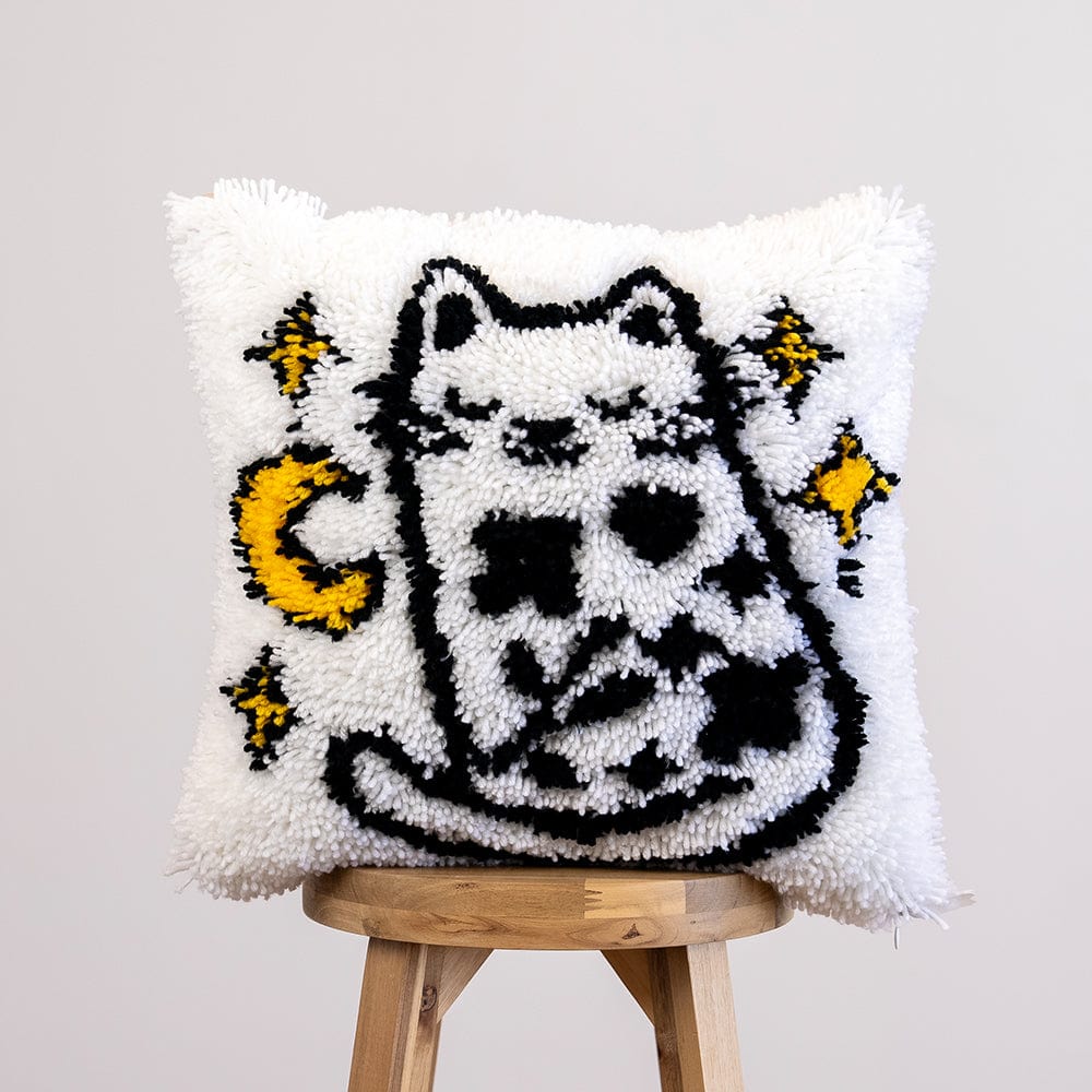 Craft Club Co PURR-FECTLY MAGICAL Latch Hooking Cushion Kit