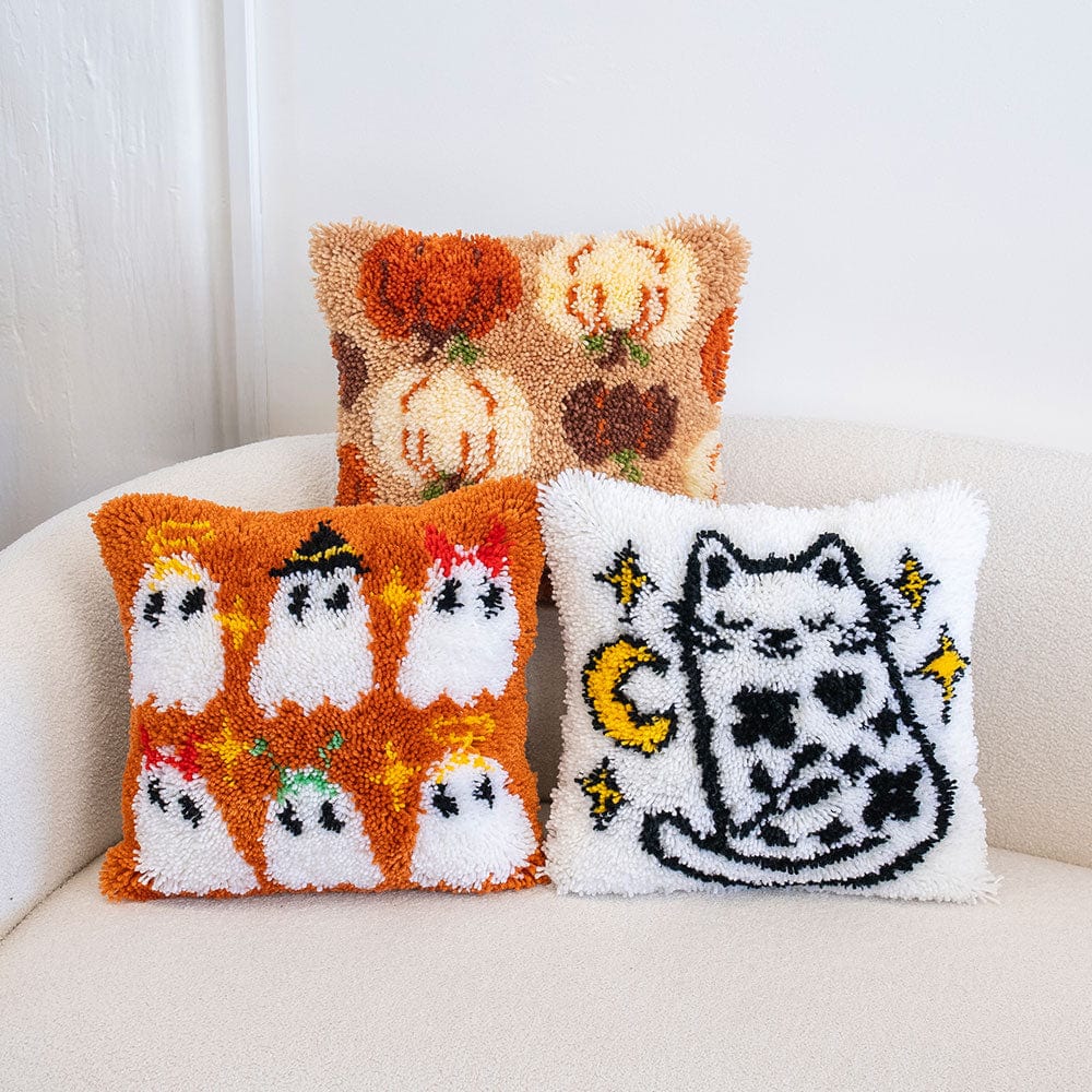 Craft Club Co SPOOKY SNUGGLES - Latch Hook Cushion Bundle