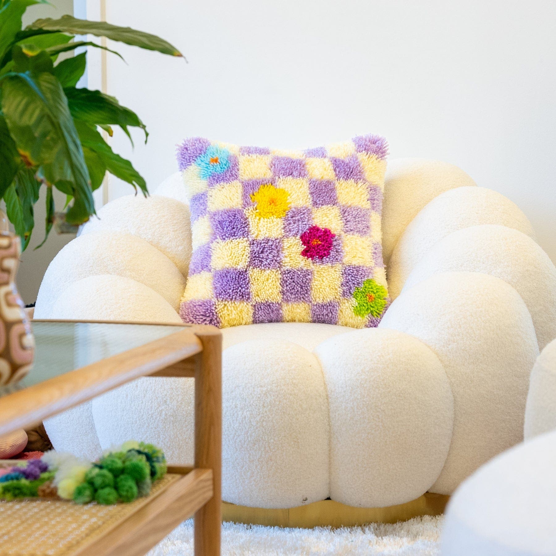 Craft Club Co CHECK ME OUT Latch Hook Cushion Kit
