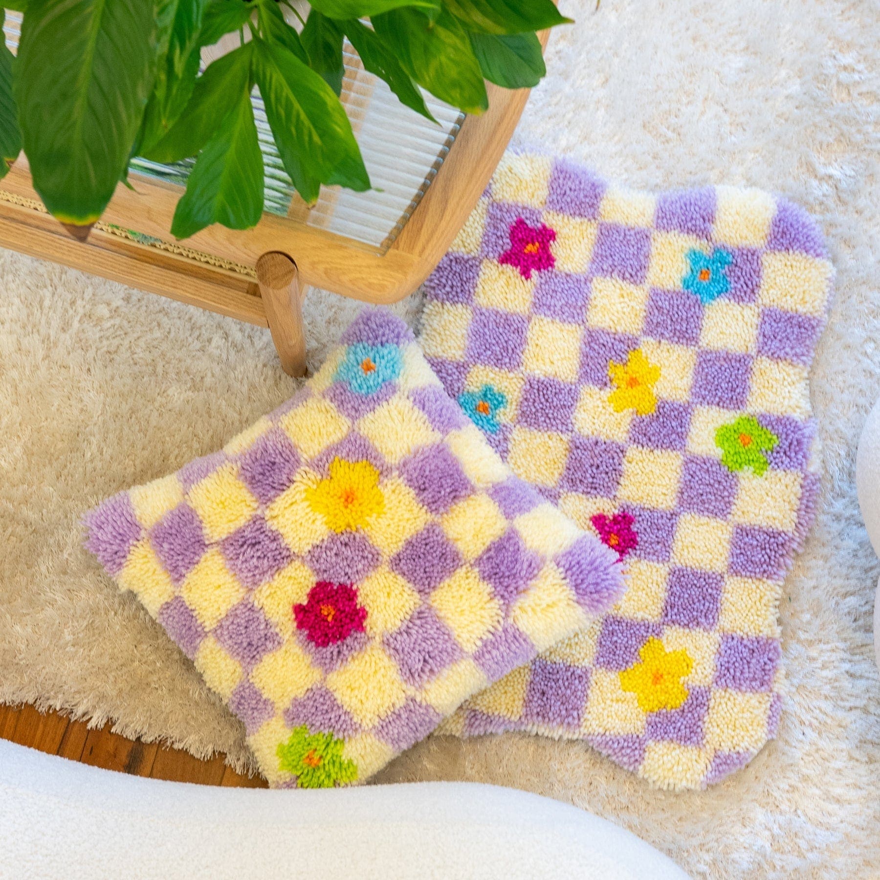 Craft Club Co CHECK ME OUT Latch Hook Cushion Kit