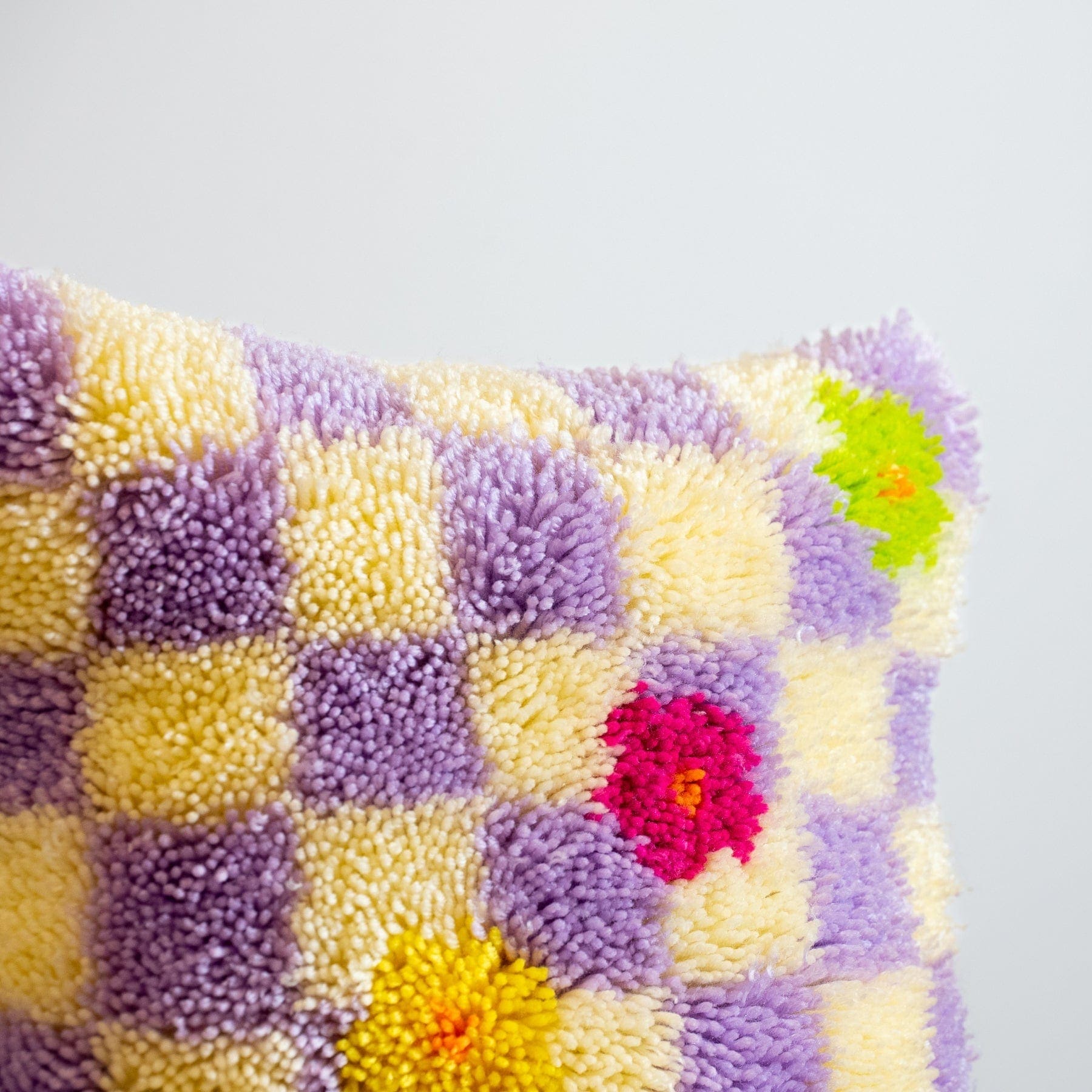 Craft Club Co CHECK ME OUT Latch Hook Cushion Kit