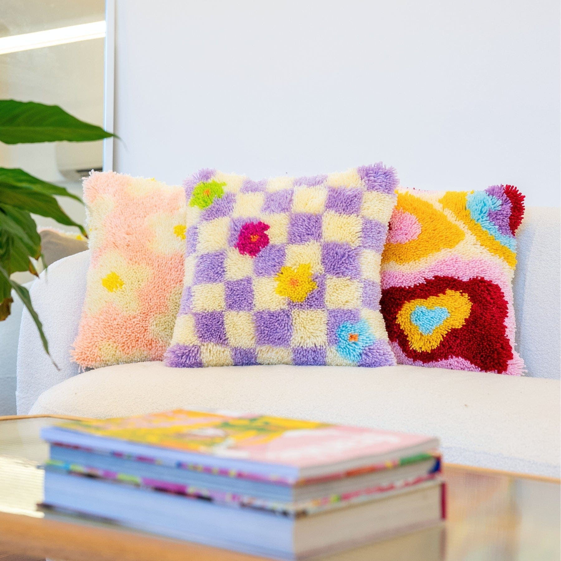Craft Club Co DAISY Latch Hook Cushion Kit