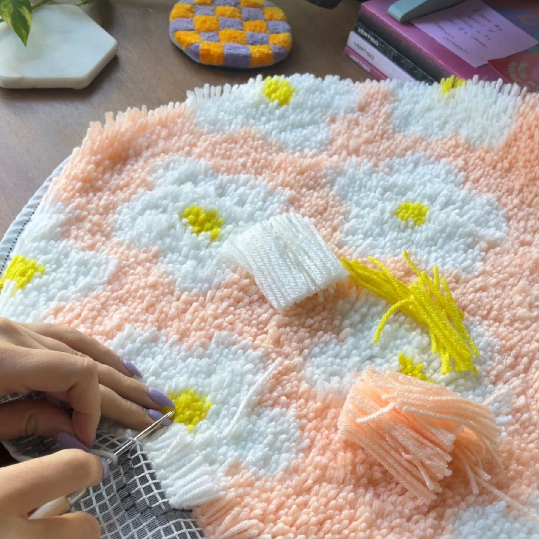 Craft Club Co FLOWER BOMB - DAISY Rug Making Kit