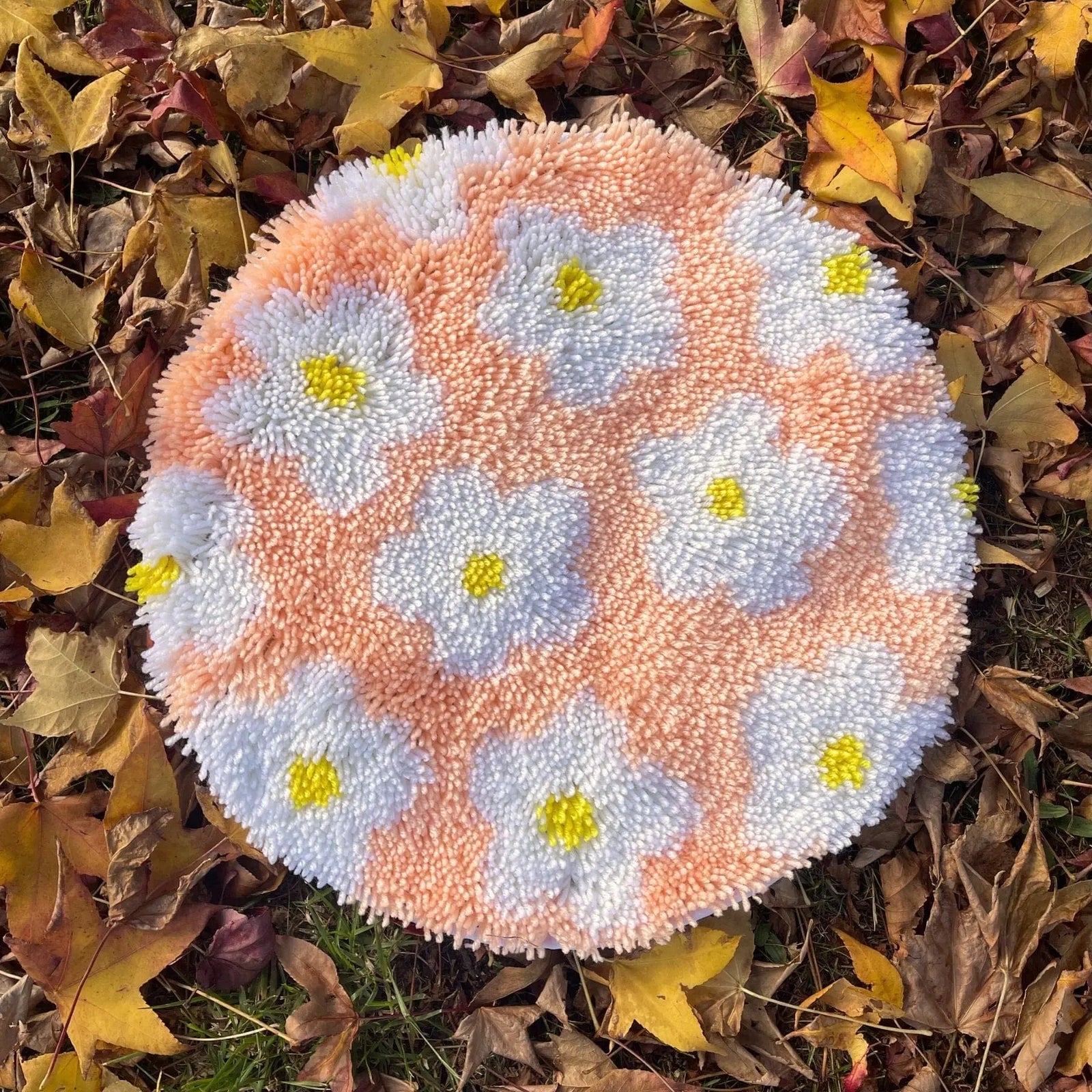 FLOWER BOMB DAISY Latch Hook Rug Making Kit | Craft Club