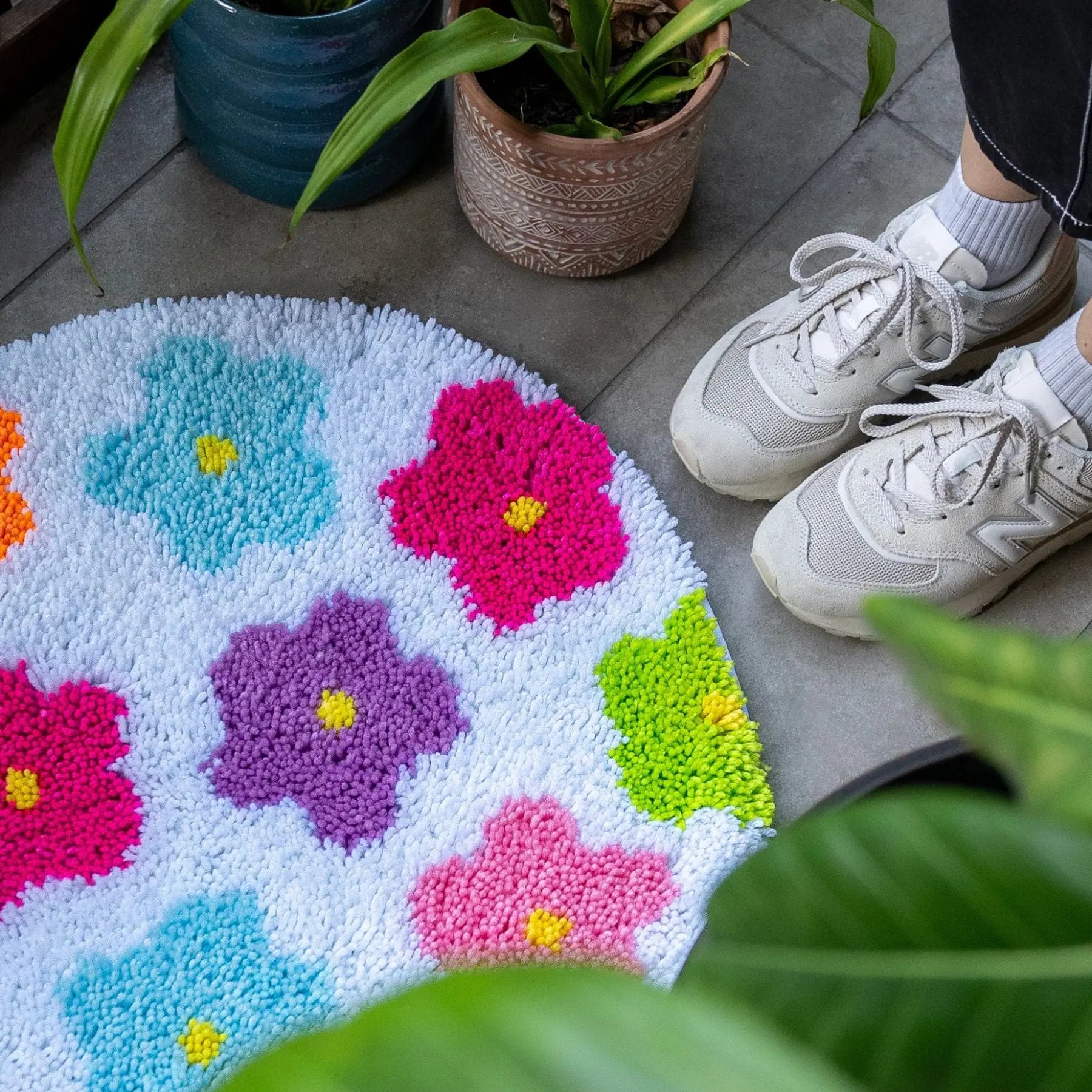 Craft Club Co FLOWER BOMB - RAINBOW Rug Making Kit