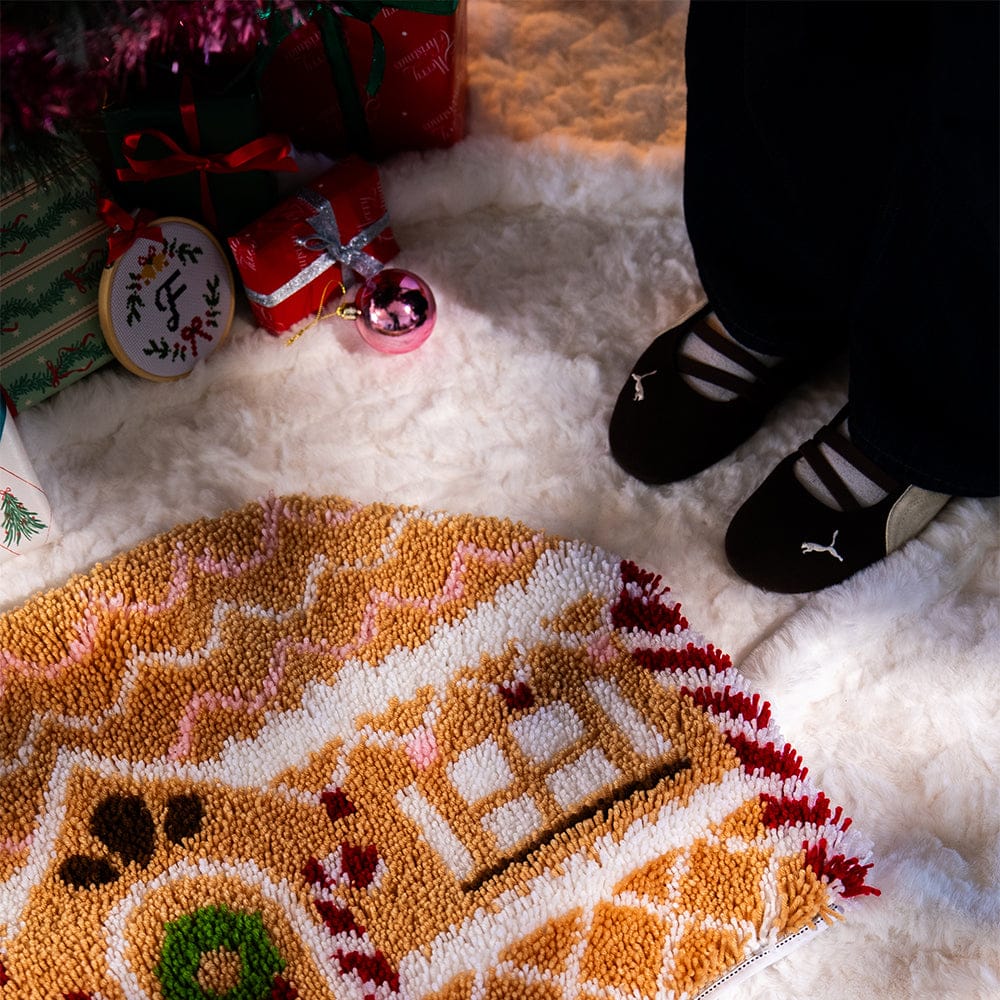 Craft Club Co GINGERBREAD HOUSE - Christmas XL Rug Kit