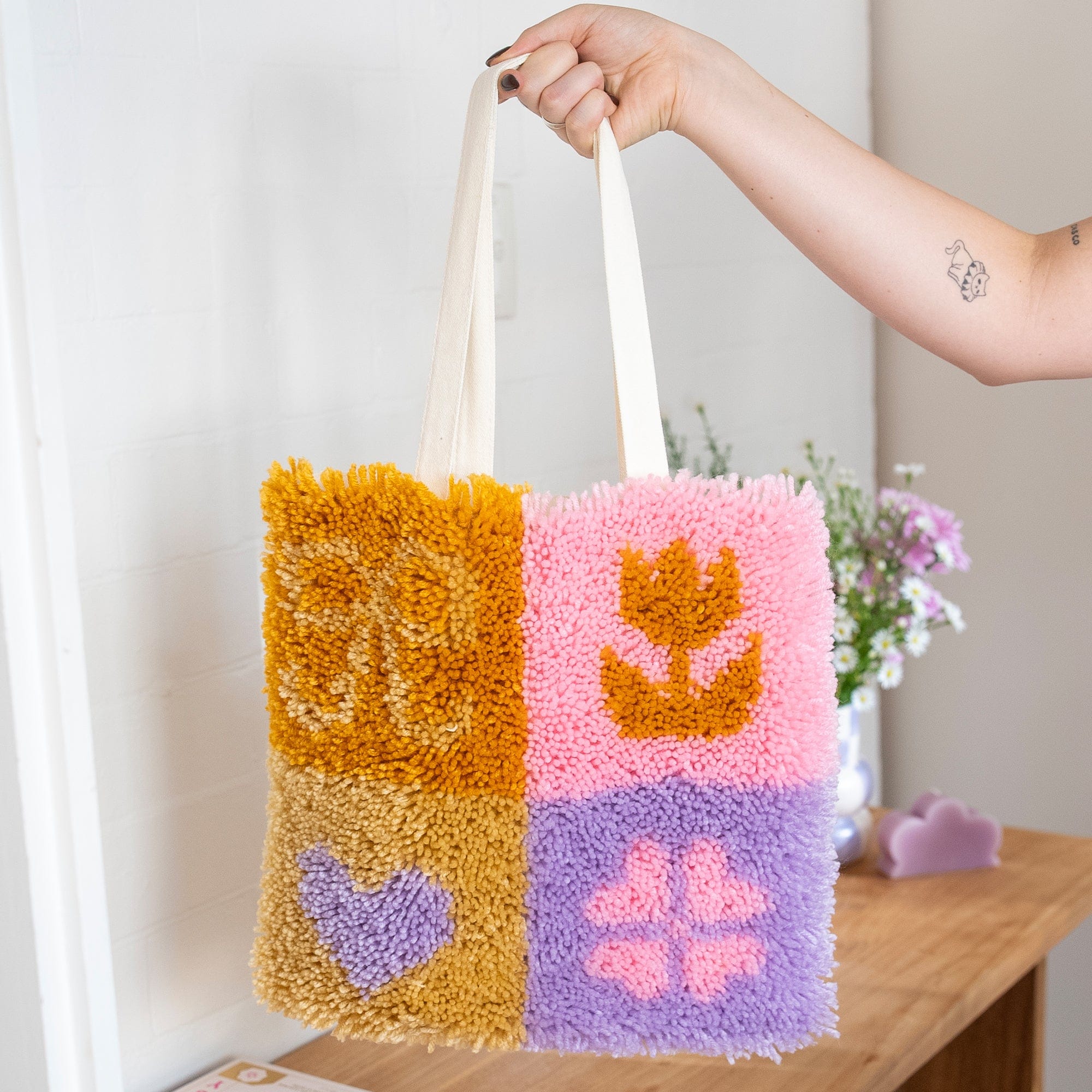 Craft Club Co LUCKY CHARMS - Latch Hook Tote Bag
