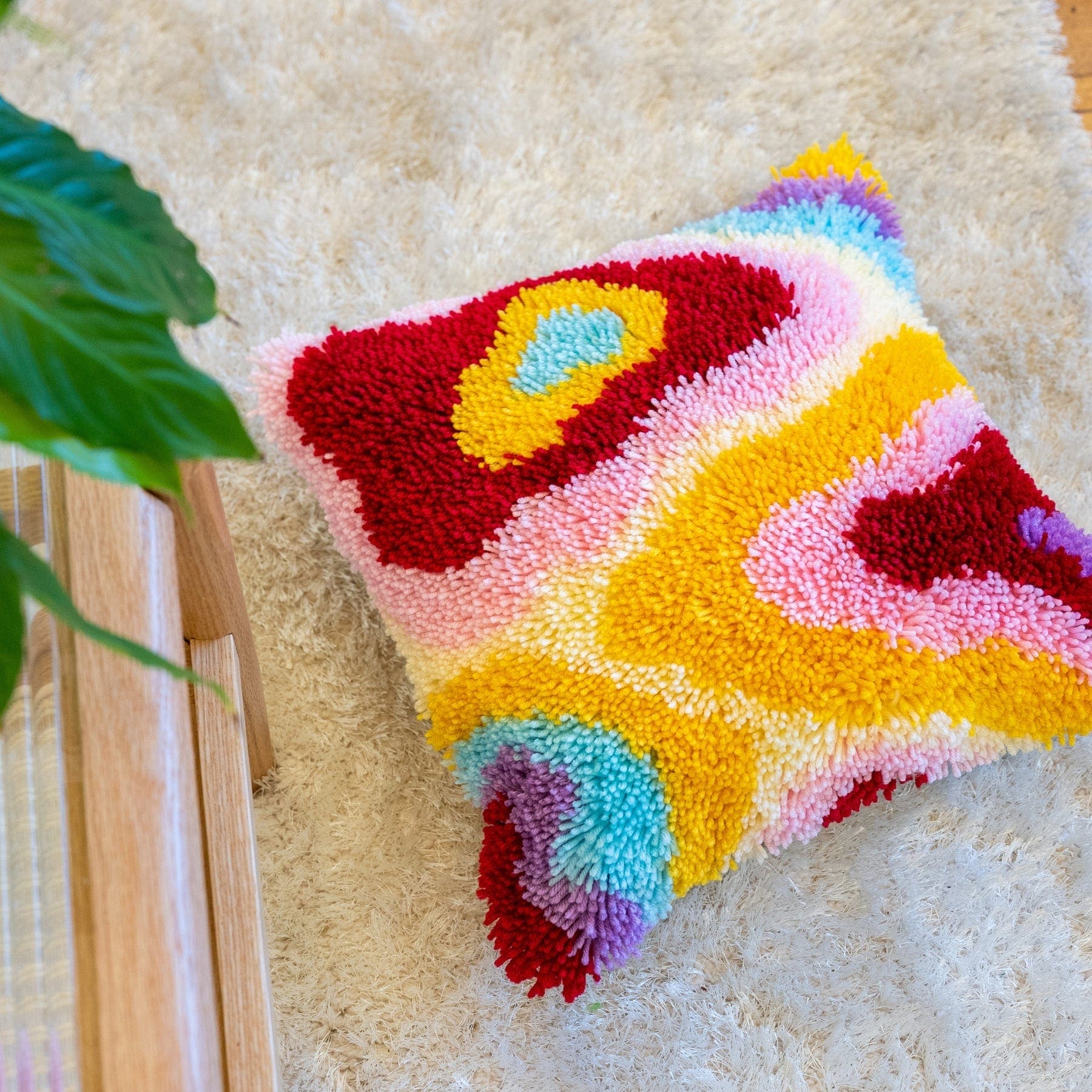 Craft Club Co PSYCHEDELIA Latch Hook Cushion Kit