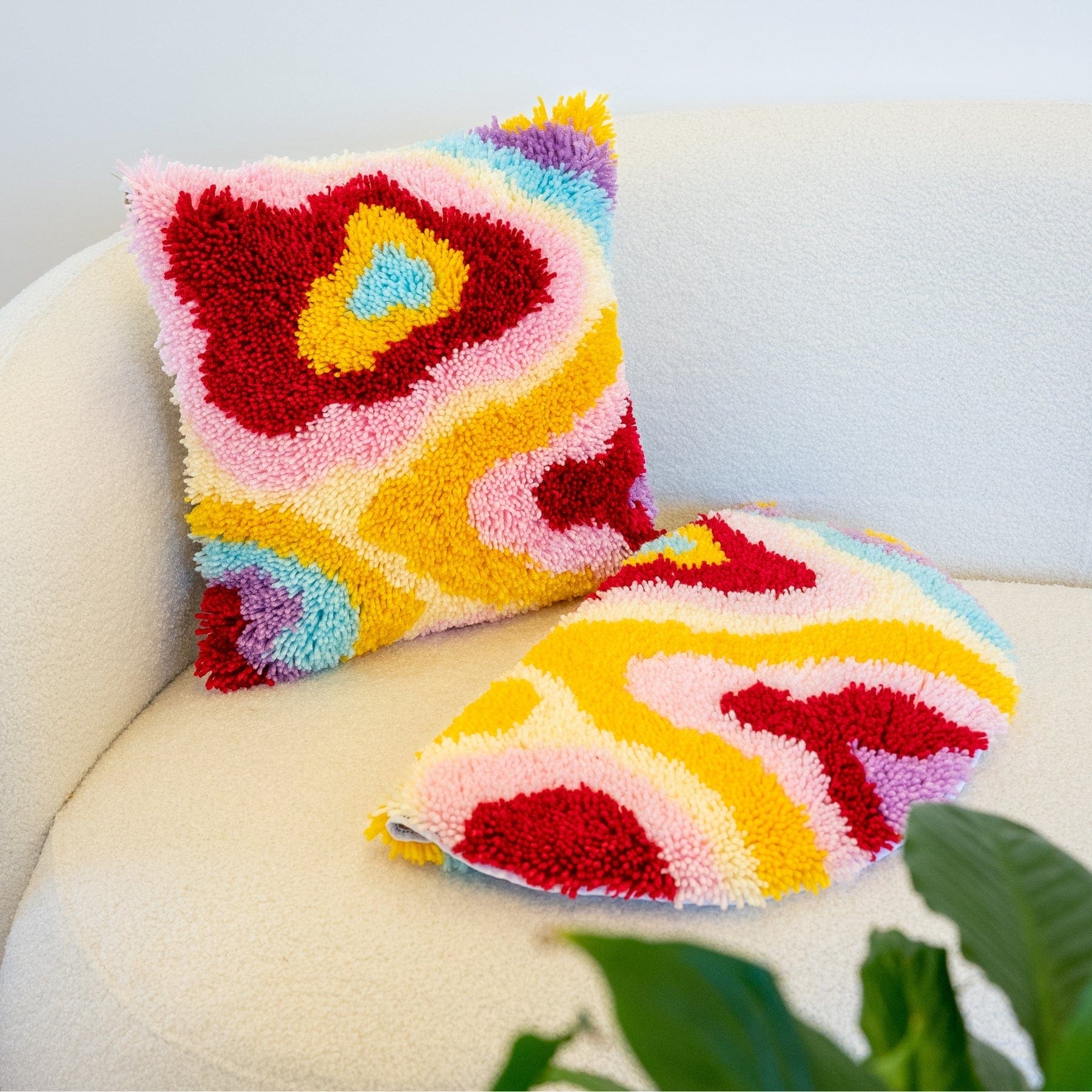 Craft Club Co PSYCHEDELIA Latch Hook Cushion Kit