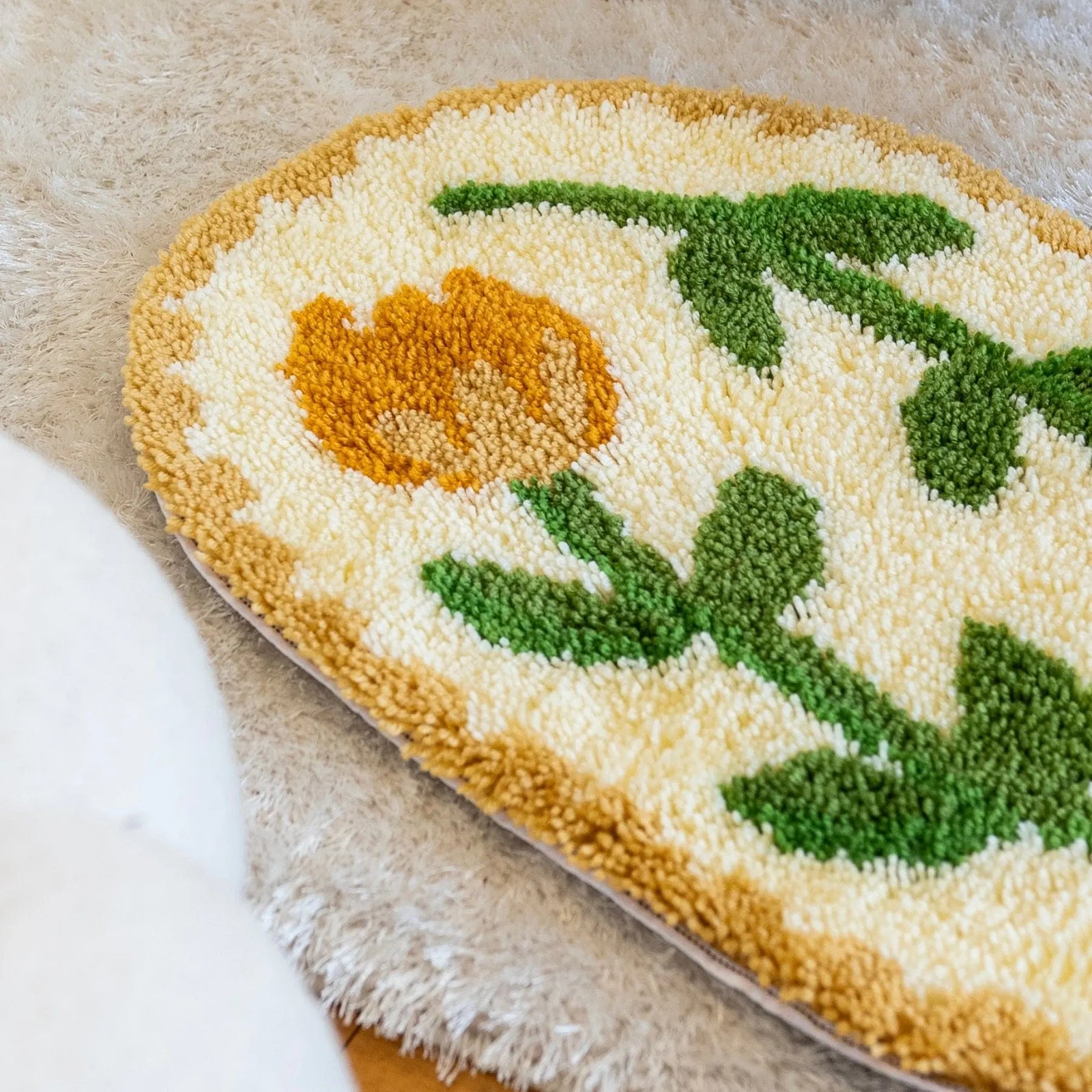 TULIP FEVER - AMSTERDAM Latch Hook Rug Making Kit | Craft Club