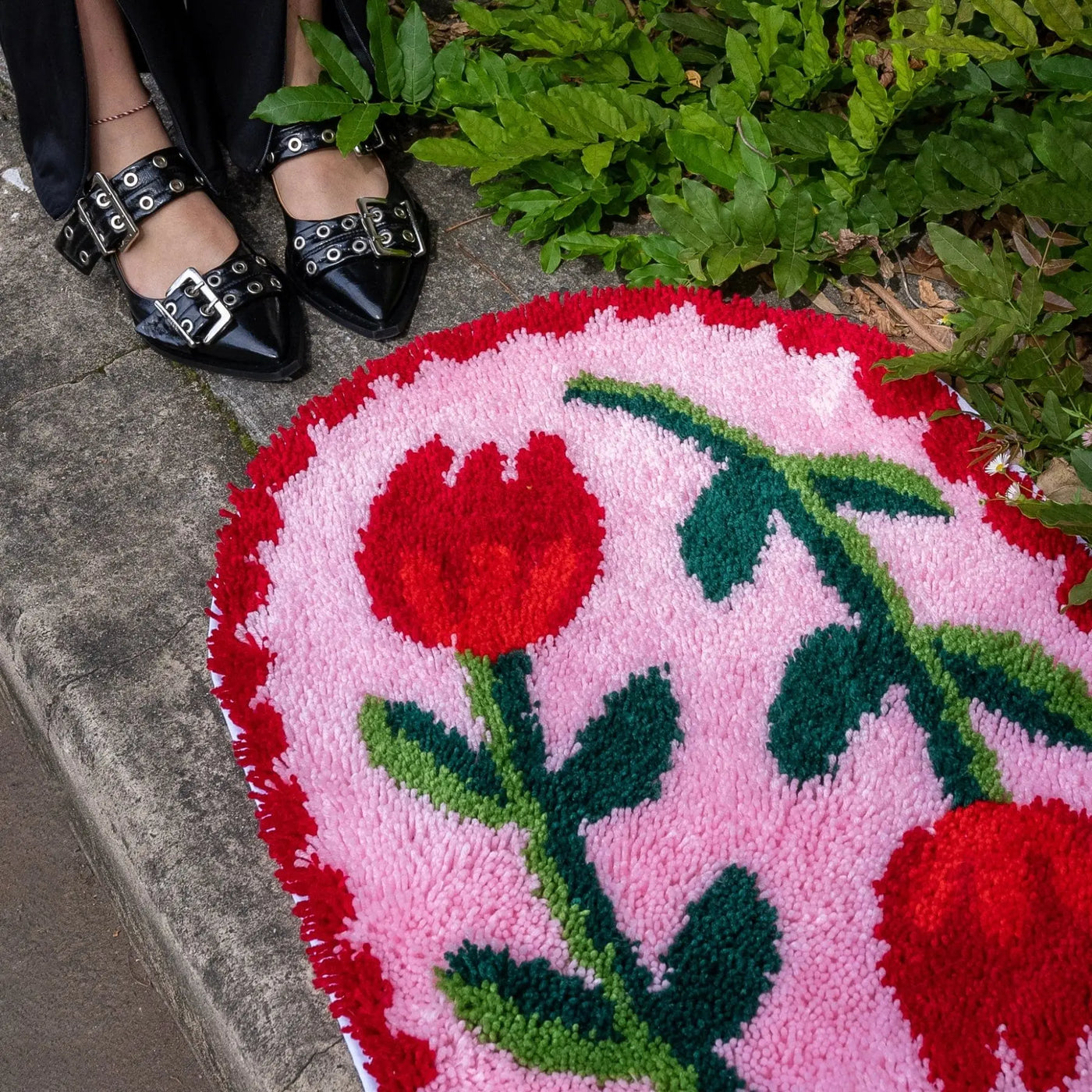 TULIP FEVER - PARIS Latch Hook Rug Making Kit | Craft Club