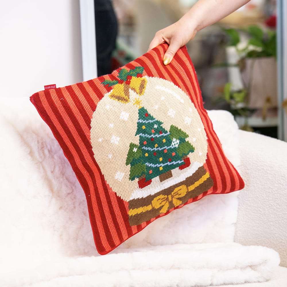 Craft Club Co SNOW GLOBE - Tapestry Needlepoint Cushion Kit
