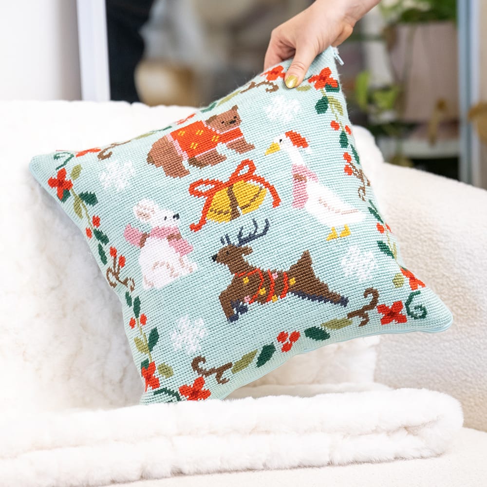 Craft Club Co WINTER FRIENDS - Tapestry Needlepoint Cushion Kit