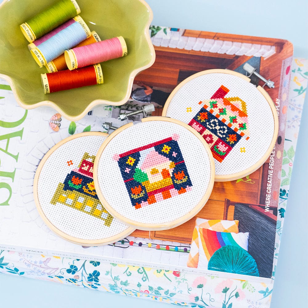 Craft Club COZY COTTAGE MINIS - Cross Stitch Kit