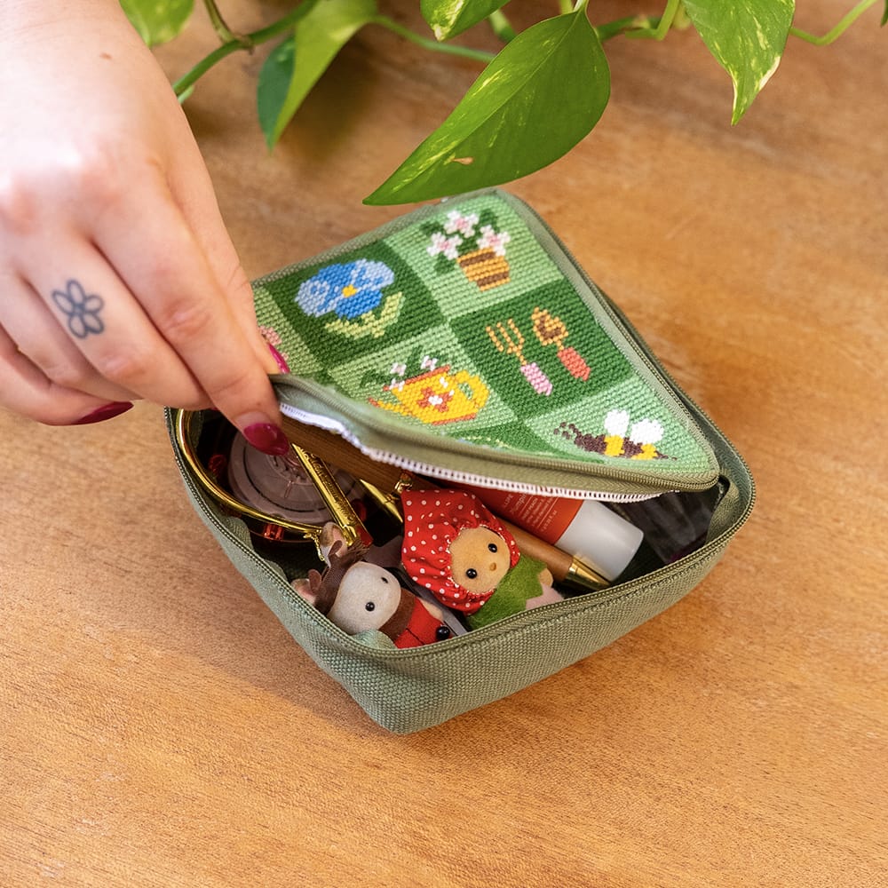 Craft Club GARDEN CHARMS - Needlepoint Pouch Kit