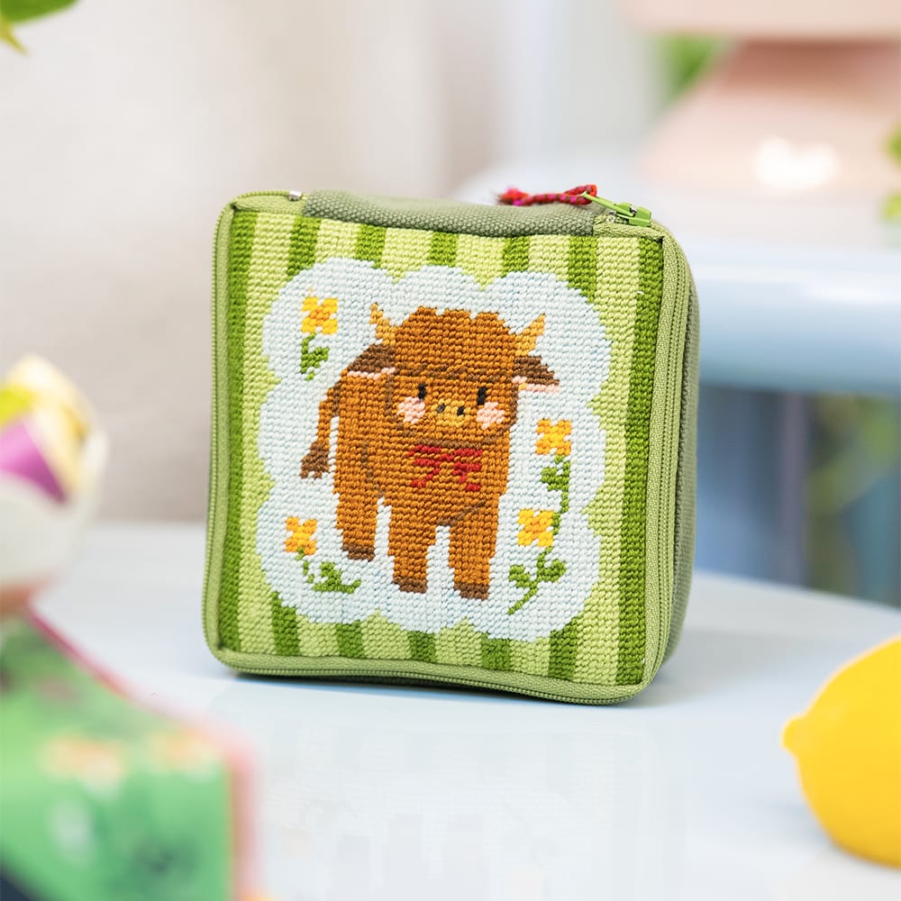 Craft Club HIGHLAND COW - Needlepoint Pouch Kit