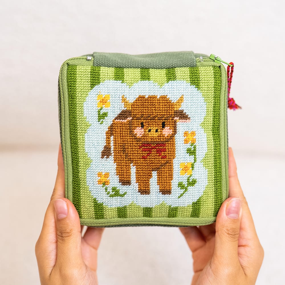 Craft Club HIGHLAND COW - Needlepoint Pouch Kit