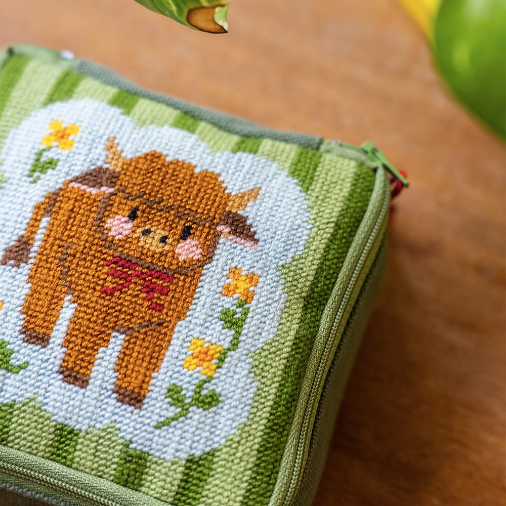 Craft Club HIGHLAND COW - Needlepoint Pouch Kit