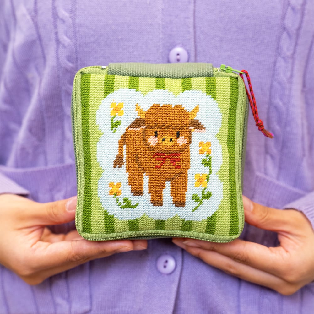 Craft Club HIGHLAND COW - Needlepoint Pouch Kit