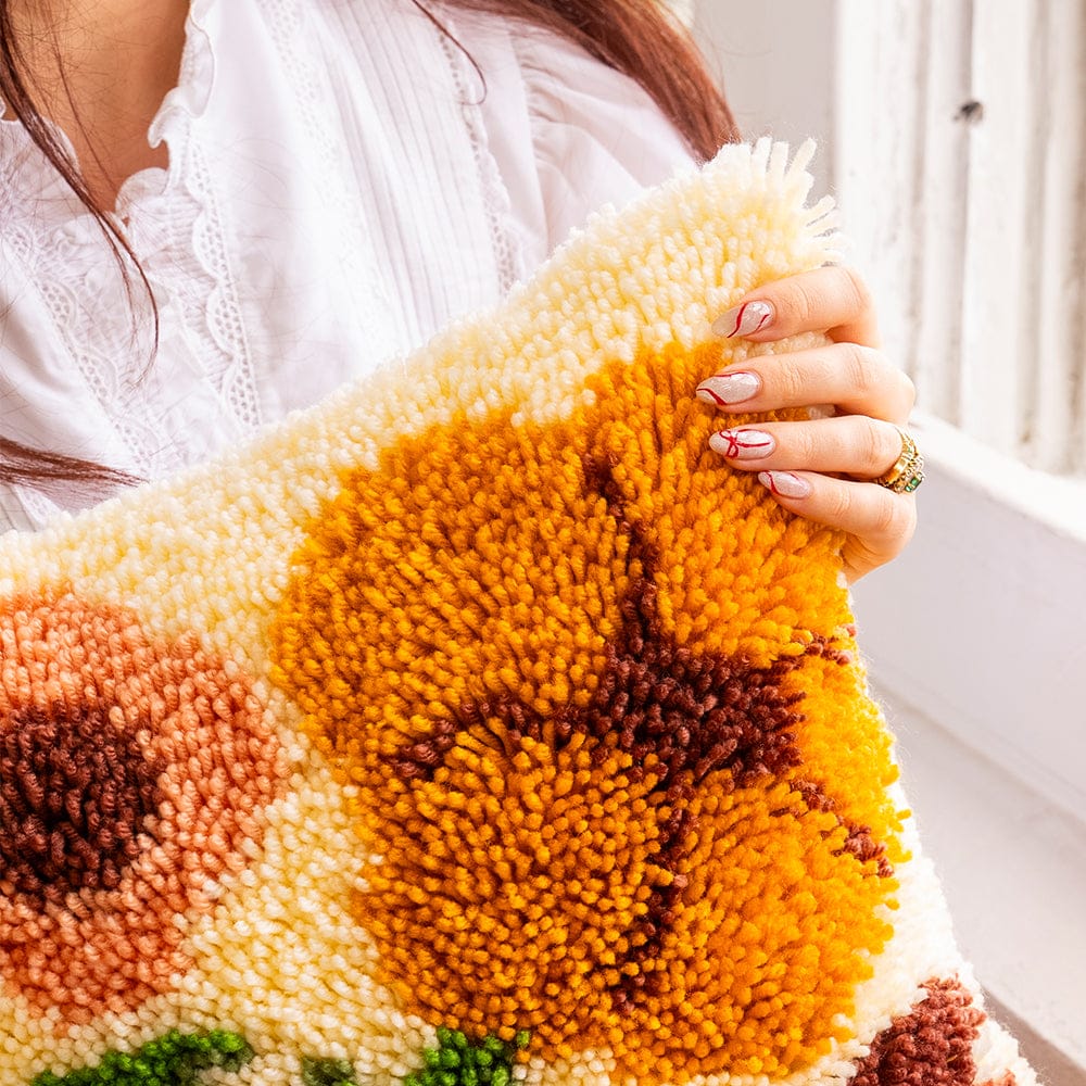 Craft Club Earthy Wild Blooms - Latch Hook Cushion Kit