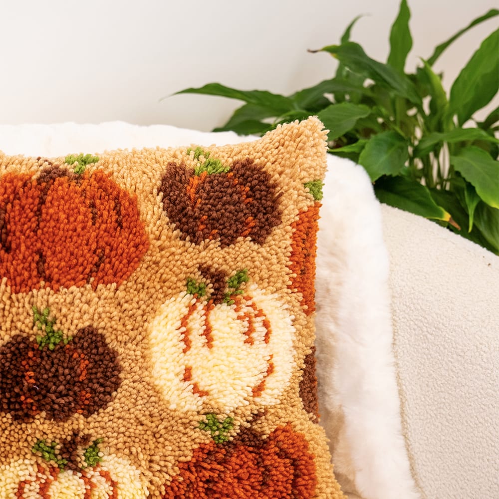 Craft Club PUMPKIN SPICE - Latch Hook Cushion Kit