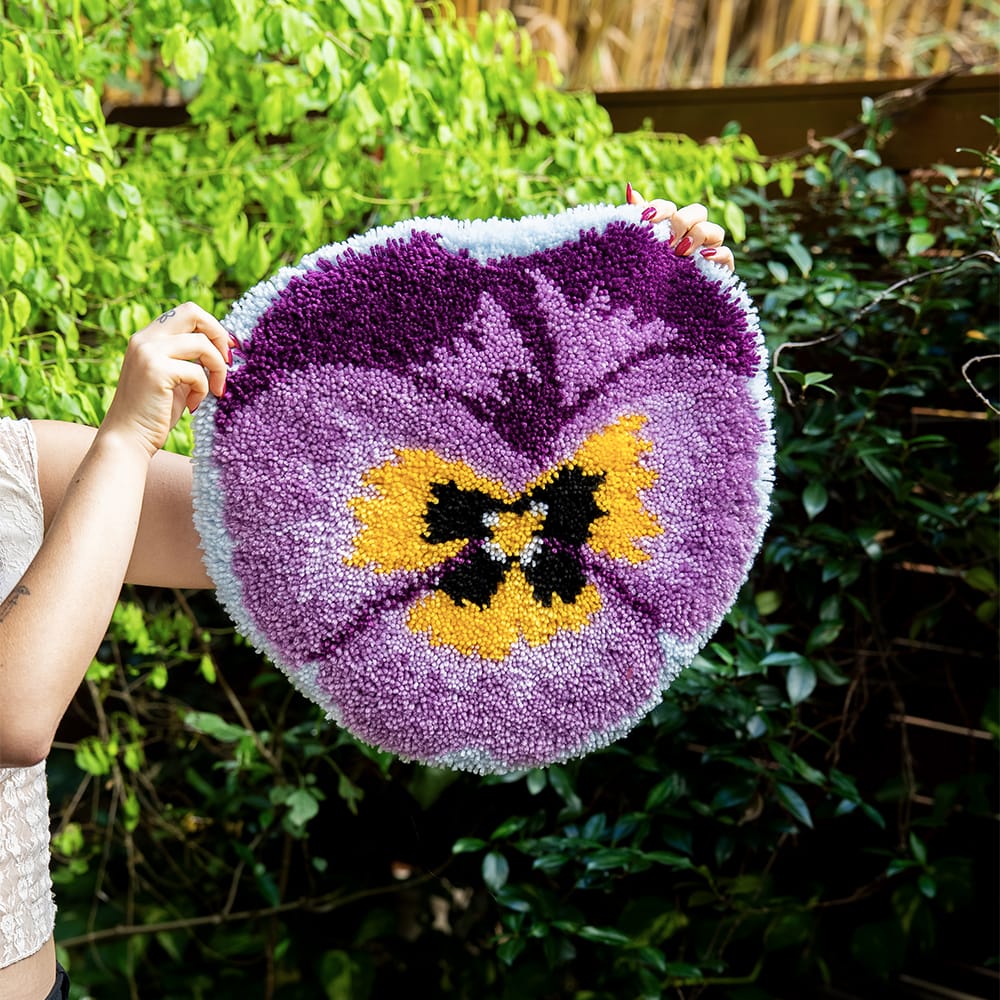 Craft Club PRECIOUS PANSY - Latch Hook Rug Kit