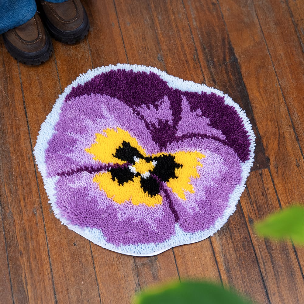 Craft Club PRECIOUS PANSY - Latch Hook Rug Kit