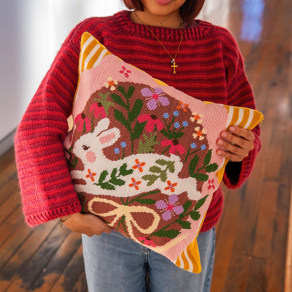 Heirloom Needlepoint Collection クッション BOUNDING BUNNY - Tapestry Needlepoint Cushion Kit